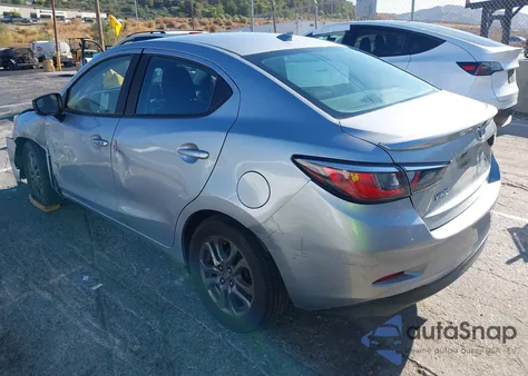 2019 Toyota Yaris Le z USA, uszkodzony, nr VIN 3MYDLBYV6KY523263